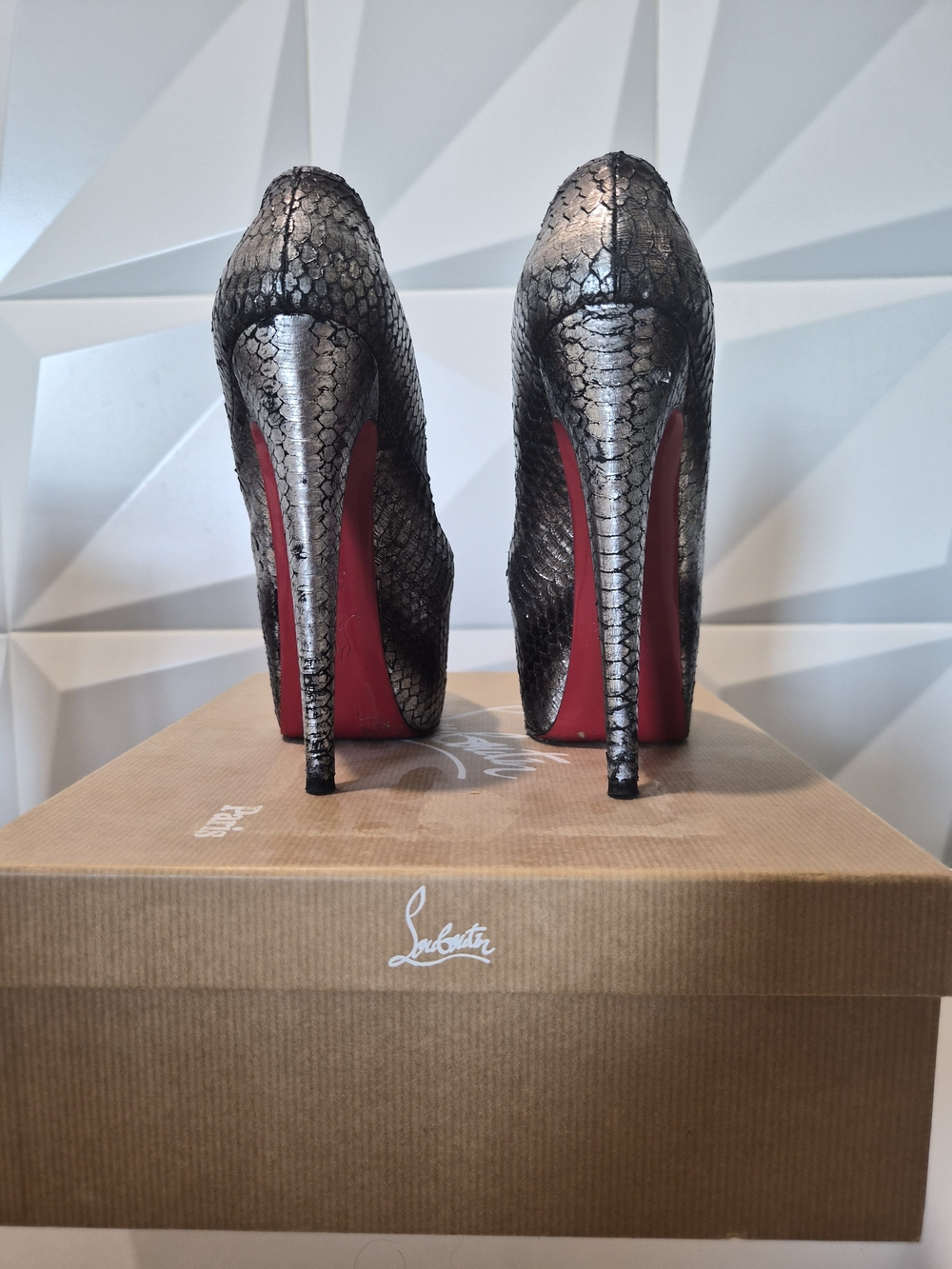 Christian Louboutin Daffodil Silver Snakeskin - Picture 3 of 4